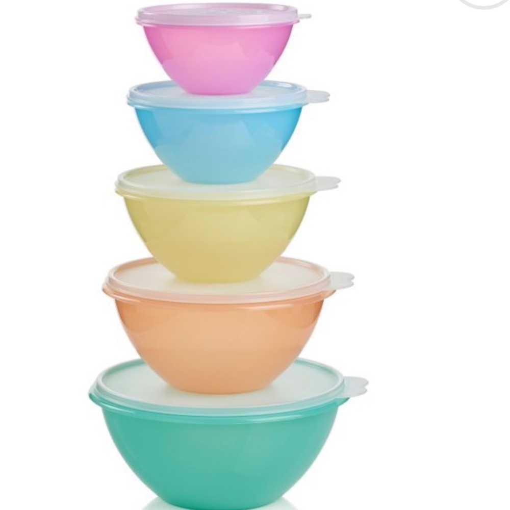 Set of 5 Tupperware Wonderlier bowls NWT